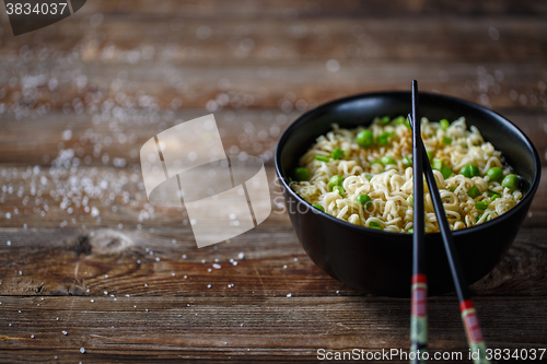 Image of Bowl of noodles with fresh peas and chopped onion.