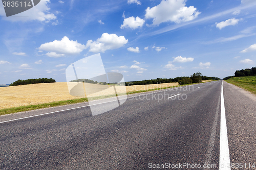 Image of   small country road 