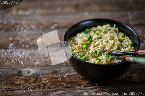 Image of Bowl of noodles with fresh peas and chopped onion.