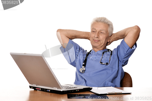 Image of doctor with a laptop 
