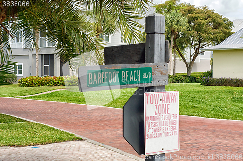 Image of Barefoot Beach Blvd street sign