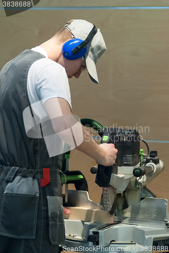 Image of Young carpenter performs task of competition