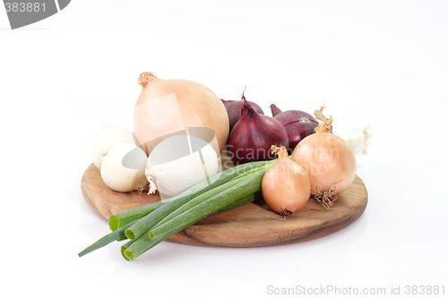 Image of Onions on a kitchen board