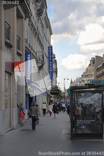 Image of Paris street.