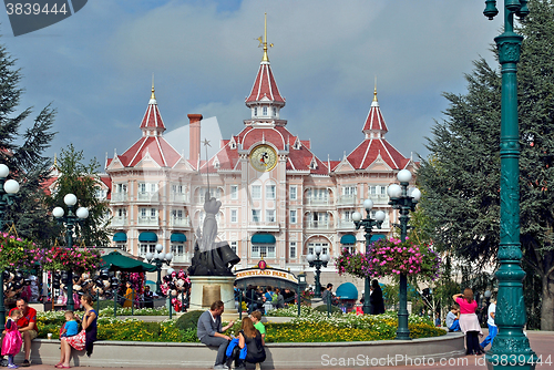 Image of Disneylend park.