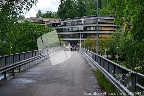 Image of Bicyclists on the bridge.