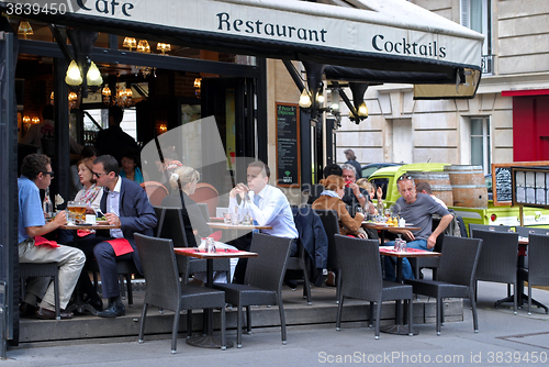 Image of Parisian cafe.