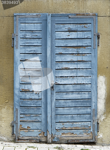 Image of rundown blue door