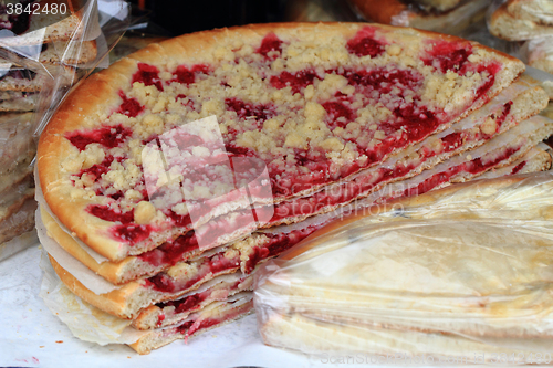Image of red currant cake 