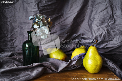 Image of The image of flowers and green pears 