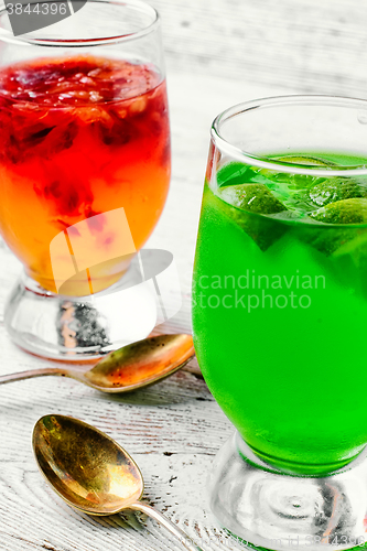 Image of jelly drink with kiwi and oranges