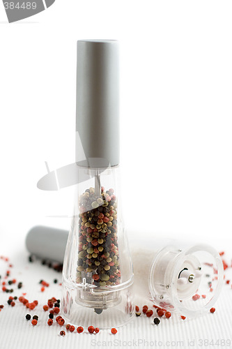Image of salt and pepper grinders