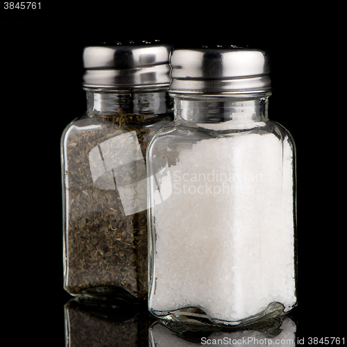 Image of  Salt and oregano shakers