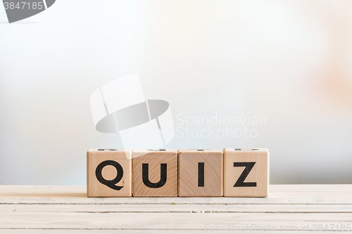 Image of Quiz sign on a wooden table