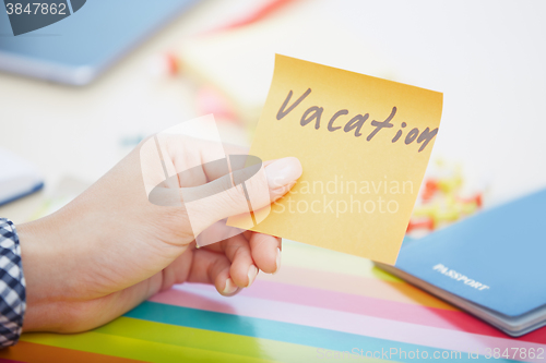 Image of Vacation text on adhesive note