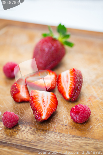 Image of close up of ripe red strawberries on cutting board