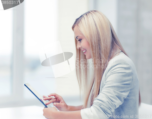 Image of woman with tablet pc