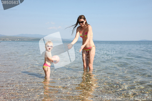 Image of Mother and daughter in same bikinis