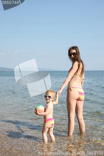 Image of Mother and daughter in same bikinis