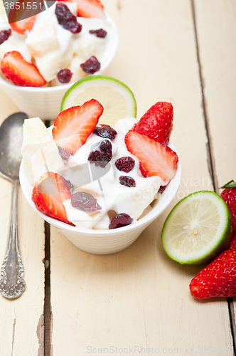 Image of fruit and yogurt salad healthy breakfast