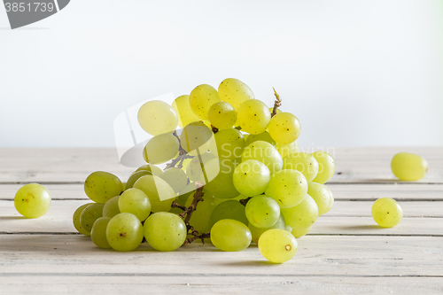 Image of Vine grapes on a kitchen table