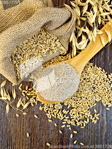 Image of Bran flakes oat in spoon on board top