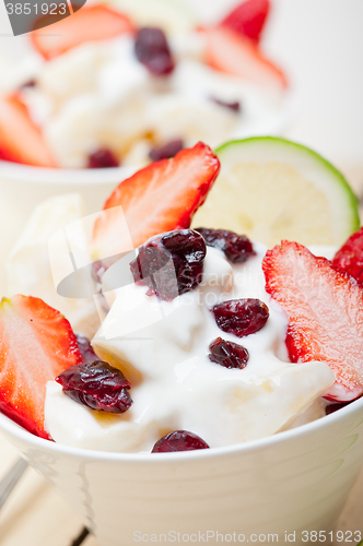 Image of fruit and yogurt salad healthy breakfast