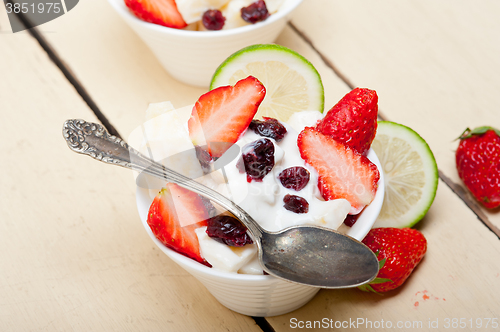 Image of fruit and yogurt salad healthy breakfast