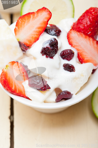 Image of fruit and yogurt salad healthy breakfast