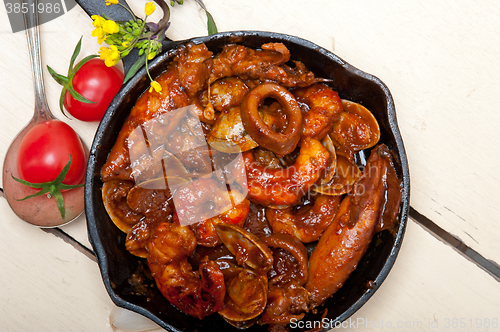 Image of fresh seafoos stew on an iron skillet