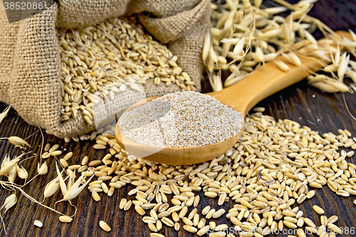 Image of Bran flakes oat in spoon on board