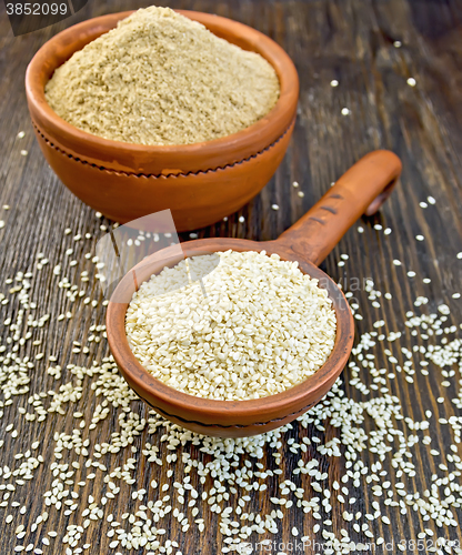 Image of Sesame seeds in ladle on board