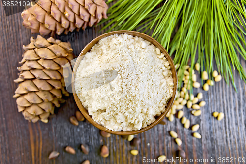 Image of Flour cedar in wooden bowl on board top