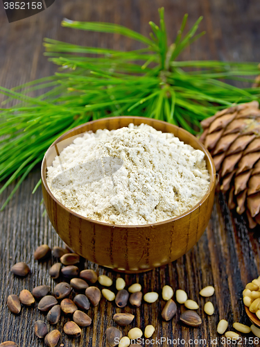 Image of Flour cedar in wooden bowl on board