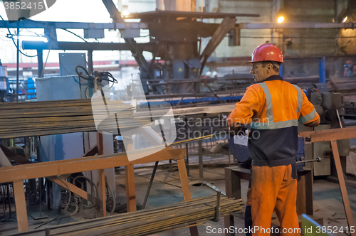 Image of Worker in reinforcing shop