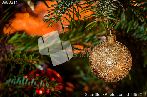 Image of Glittering Xmas bauble in gold