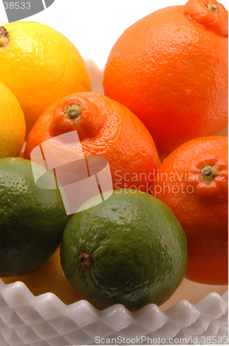 Image of three citrus in white bowl