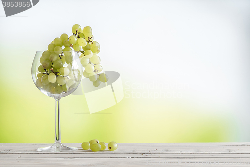 Image of Grapes in a vine glass