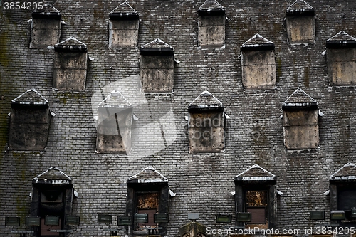 Image of Many windows on the roof