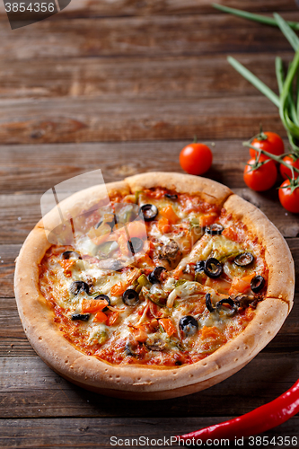 Image of Pizza with tomato, mushroom and olives