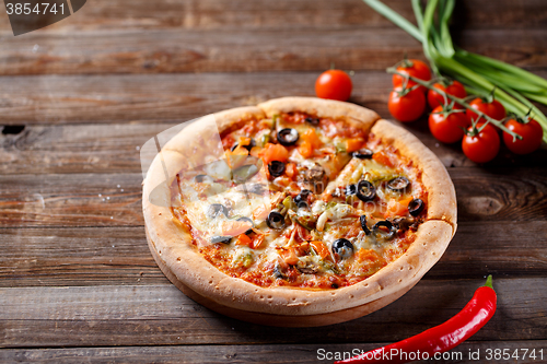 Image of Pizza with tomato, mushroom and olives