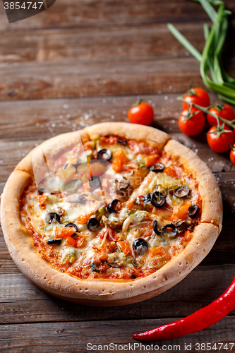 Image of Pizza with tomato, mushroom and olives