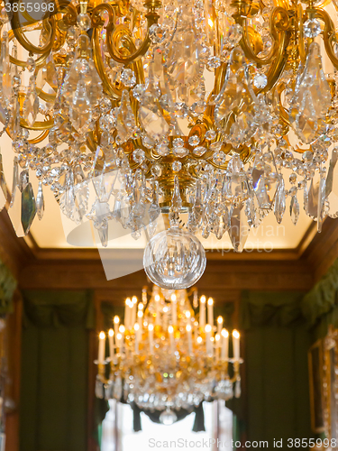 Image of Chrystal chandelier close-up