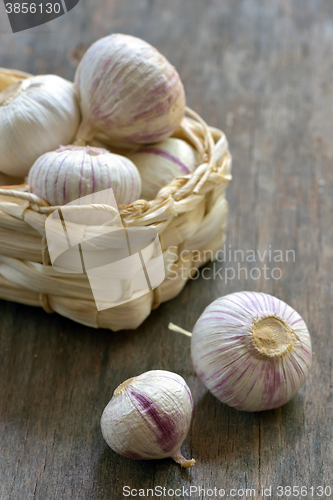 Image of garlic and small basket 