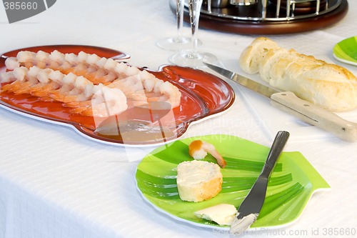 Image of Shrimp Plate with Sliced Bread and Cocktail Set