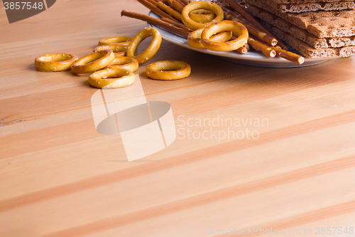 Image of crispy food on table crispbread