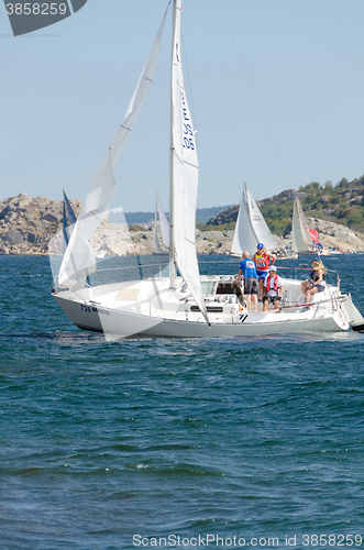 Image of one sailing boat on the ground 