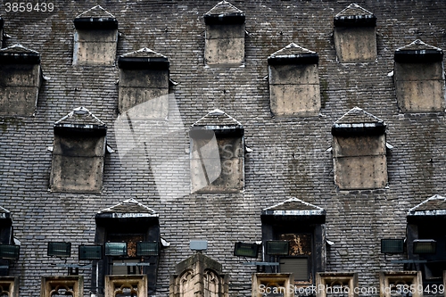 Image of Many windows on the roof