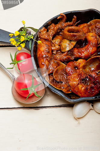 Image of fresh seafoos stew on an iron skillet