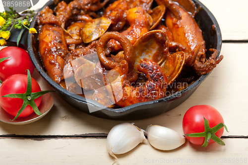 Image of fresh seafoos stew on an iron skillet